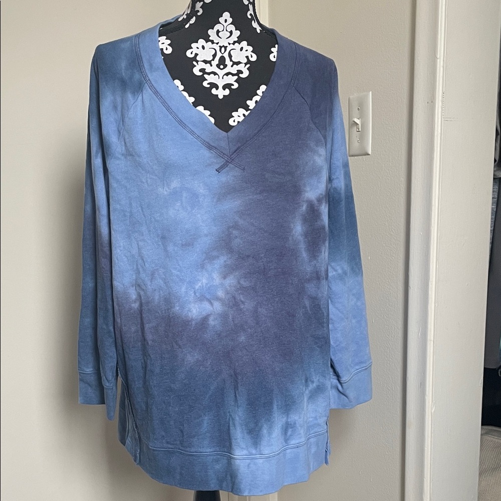 Terra & Sky Chic Blue Ombre Long Sleeve Top